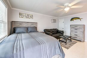 North Myrtle Beach Studio w/ Pool: Walk to Shore!