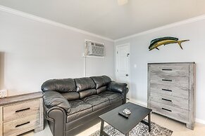 North Myrtle Beach Studio w/ Pool: Walk to Shore!