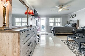 North Myrtle Beach Studio w/ Pool: Walk to Shore!