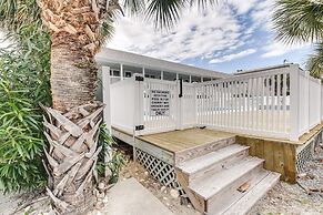 North Myrtle Beach Studio w/ Pool: Walk to Shore!