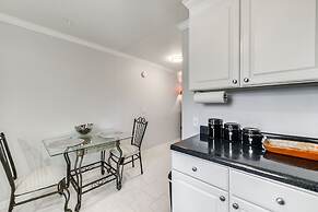 North Myrtle Beach Studio w/ Pool: Walk to Shore!