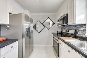 North Myrtle Beach Studio w/ Pool: Walk to Shore!