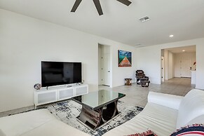 Peoria Home ~ 7 Mi to State Farm Stadium!