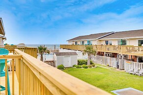 Breezy Pine Knoll Shores Escape: Walk to Beaches!