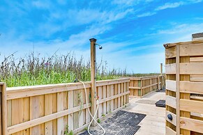 Breezy Pine Knoll Shores Escape: Walk to Beaches!