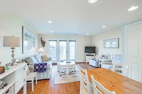 Breezy Pine Knoll Shores Escape: Walk to Beaches!