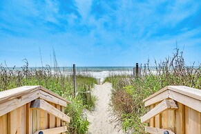 Breezy Pine Knoll Shores Escape: Walk to Beaches!