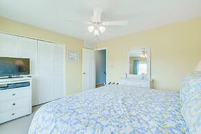 Breezy Pine Knoll Shores Escape: Walk to Beaches!