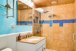 Breezy Pine Knoll Shores Escape: Walk to Beaches!