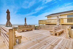 Breezy Pine Knoll Shores Escape: Walk to Beaches!