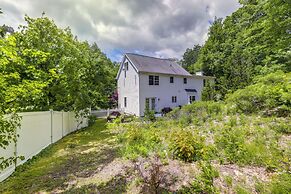 Mystic Retreat w/ Patio & Grill: Walk to River!