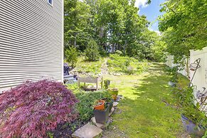 Mystic Retreat w/ Patio & Grill: Walk to River!
