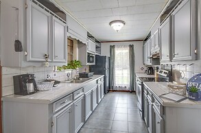 9 Mi to Water Park: Silver Creek Gem w/ Fireplace!