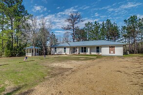 9 Mi to Water Park: Silver Creek Gem w/ Fireplace!