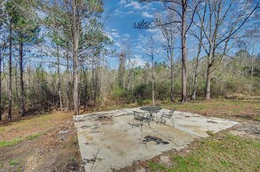 9 Mi to Water Park: Silver Creek Gem w/ Fireplace!