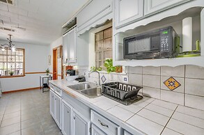 9 Mi to Water Park: Silver Creek Gem w/ Fireplace!