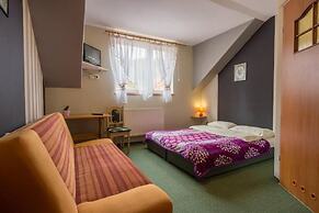 Harmont Montis (dawna Zającówka) leśna enklawa w centrum miasta