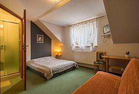 Harmont Montis (dawna Zającówka) leśna enklawa w centrum miasta