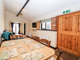 Squirrel Lodge