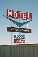 River Lodge Paso - 21 & Over Pool