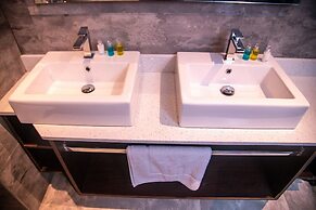 The Paradise Beach Resort and Apartment