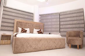 The Paradise Beach Resort and Apartment