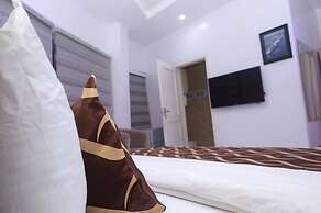 The Paradise Beach Resort and Apartment