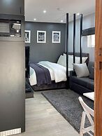 Le Noir Studio Apt Ikoy