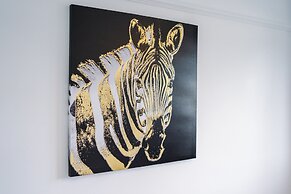 Cozy 3-Bed Family Home with Free Parking