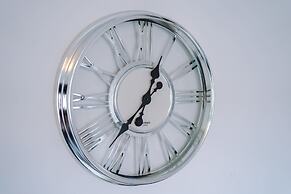 Cozy 3-Bed Family Home with Free Parking