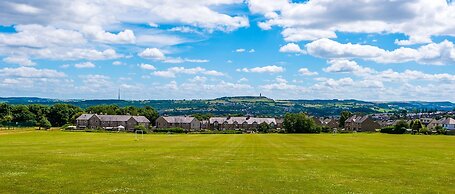 Cozy 3-Bed Family Home with Free Parking