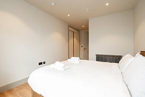 Spacious Flat in North London