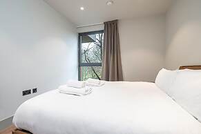 Spacious Flat in North London