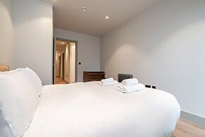 Spacious Flat in North London