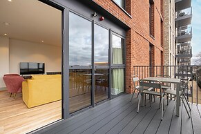 Spacious Flat in North London