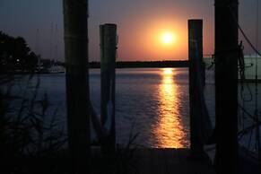4-person Holiday Home Lydia by a Typical Dutch Canal