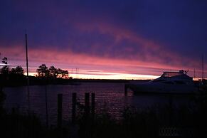 4-person Holiday Home Lydia by a Typical Dutch Canal