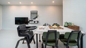 Gyeongju Modern Pool Villa