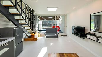 Gyeongju Modern Pool Villa