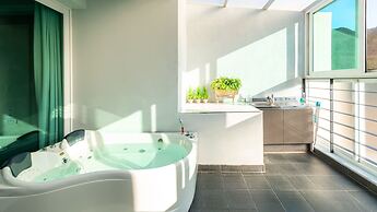 Gyeongju Modern Pool Villa