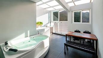 Gyeongju Modern Pool Villa