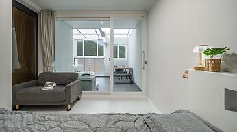 Gyeongju Modern Pool Villa