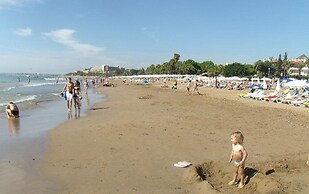 Beach Front Apartment Close to Centre of Side With all you Desire Slee