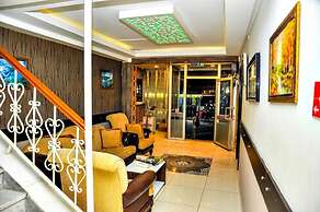 Beach Front Apartment Close to Centre of Side With all you Desire Slee