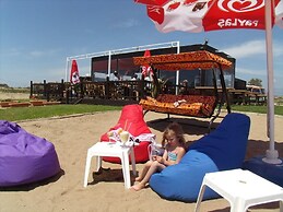 Beach Front Apartment Close to Centre of Side With all you Desire Slee