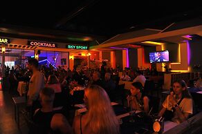 Beach Front Apartment Close to Centre of Side With all you Desire Slee