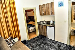 Beach Front Apartment Close to Centre of Side With all you Desire Slee