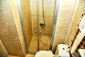 Beach Front Apartment Close to Centre of Side With all you Desire Slee