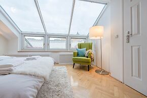 Venus Apartments - Deluxe Loft Skylit