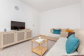 Cosy Beige Apartment for 5 by Renters